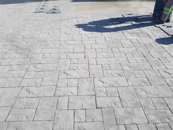 Gri Desenli Baskı Beton Zemin 4