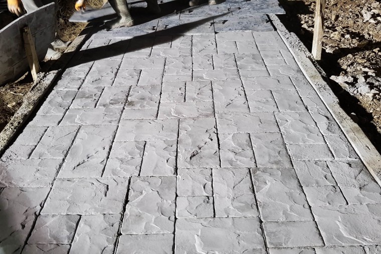 Gri Desenli Baskı Beton Zemin